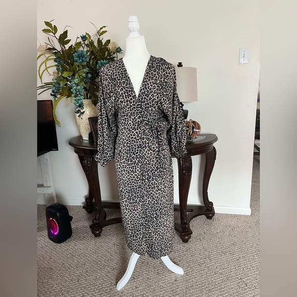 Never Fully Dressed Wrap MIDI Dress Animal Print Long Puff Sleeve Size 8 NWT - Picture 2 of 8